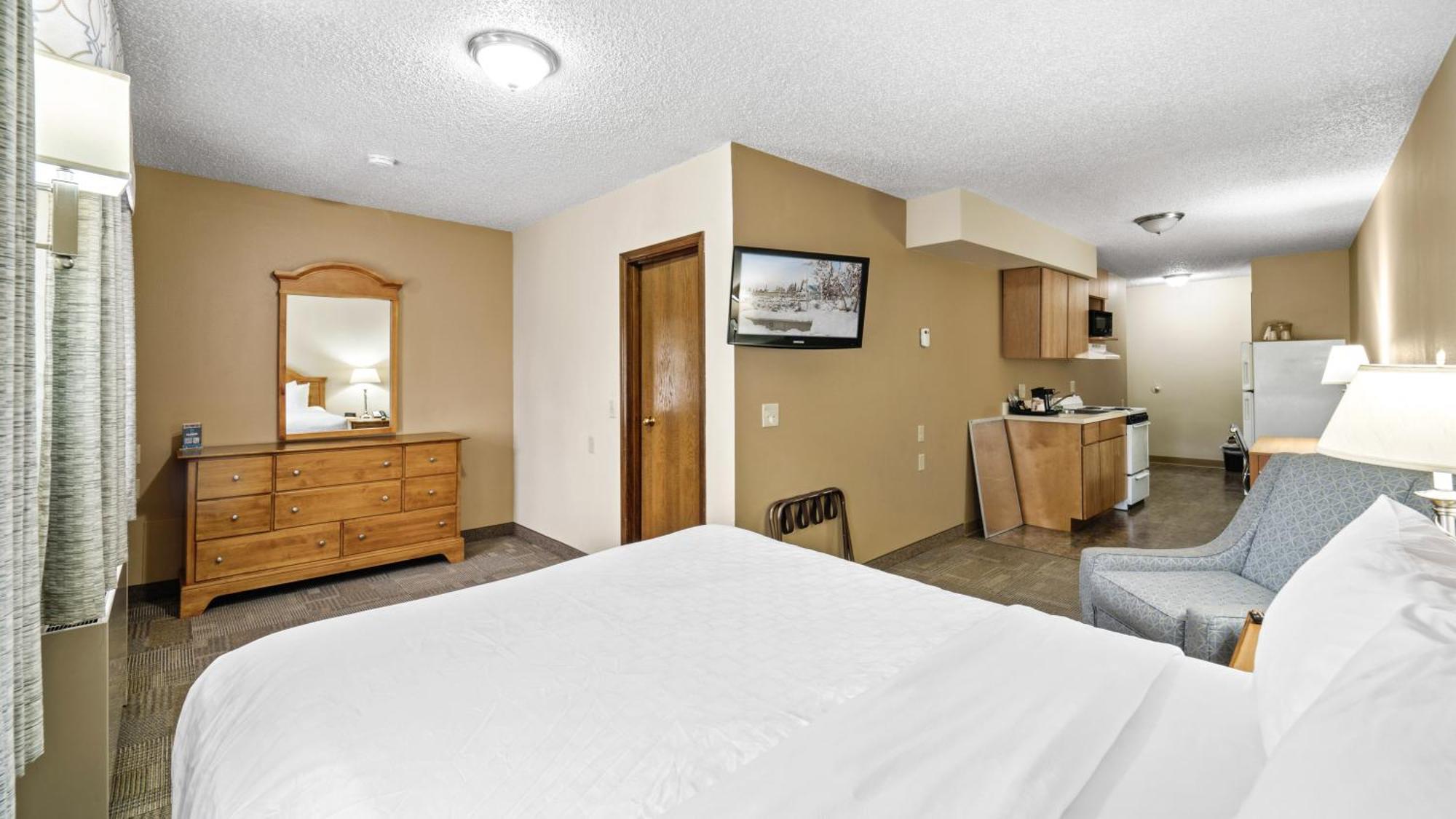 Clarion Hotel & Suites Fairbanks Near Ft Wainwright Exterior photo