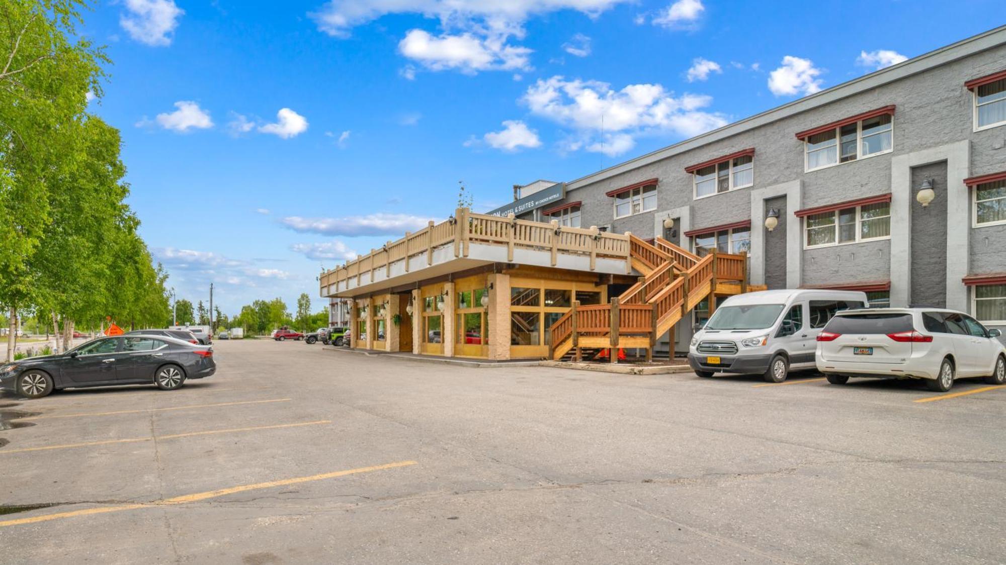 Clarion Hotel & Suites Fairbanks Near Ft Wainwright Exterior photo